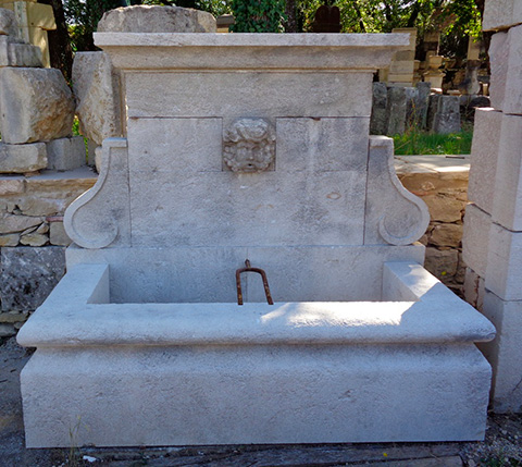 Fontaine tête de Bacchus