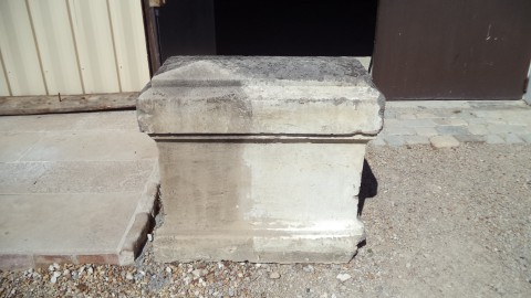 borne en pierre (de chateau)