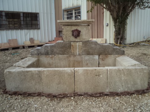 Fontaine Murale en pierre neuve et vieillie 