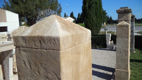 Paire de pilier: modéle Les Baux