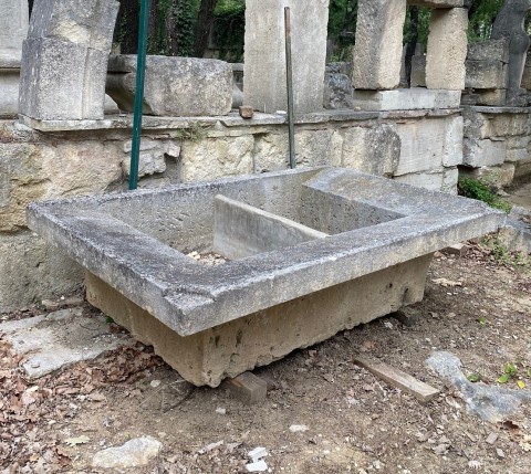 Lavoir ancien en pierre