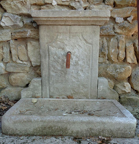 Fontaine murale ras du sol