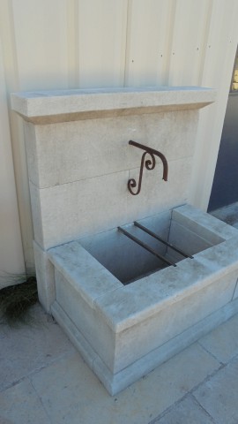 FONTAINE EN PIERRE DU LUBERON